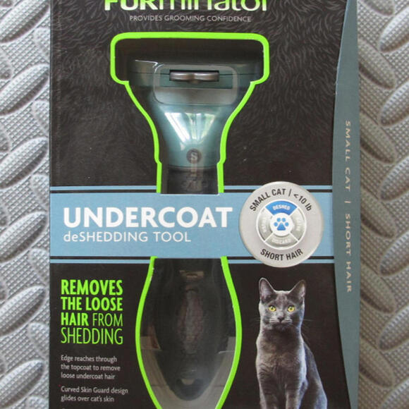 Cat  deShedding Tool For Small Cats Short Hair - Picture 1 of 2